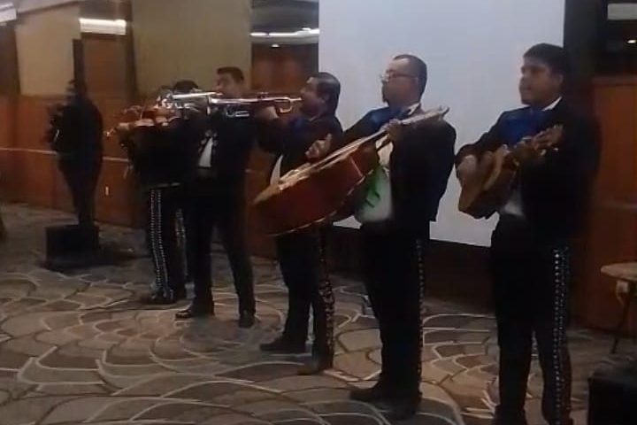 mariachi en tlaquepaque
