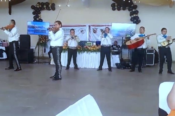 Mariachi para aniversario